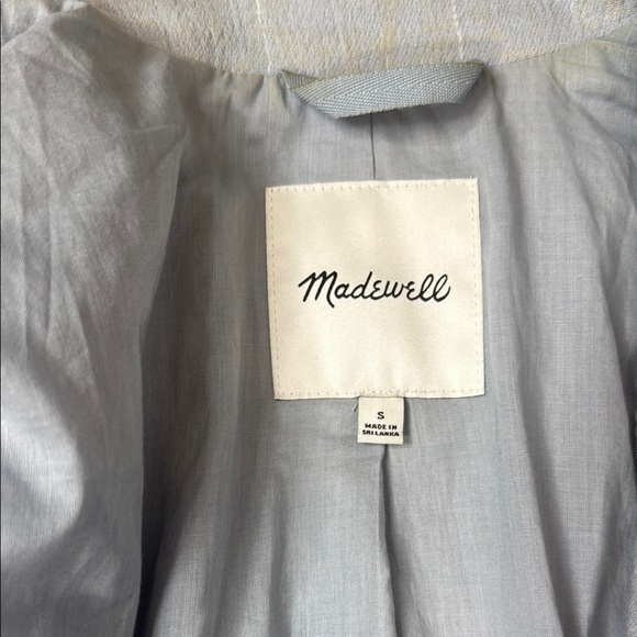 Stylish Light Gray Blazer with Checkered Pattern - Picture 8 of 8